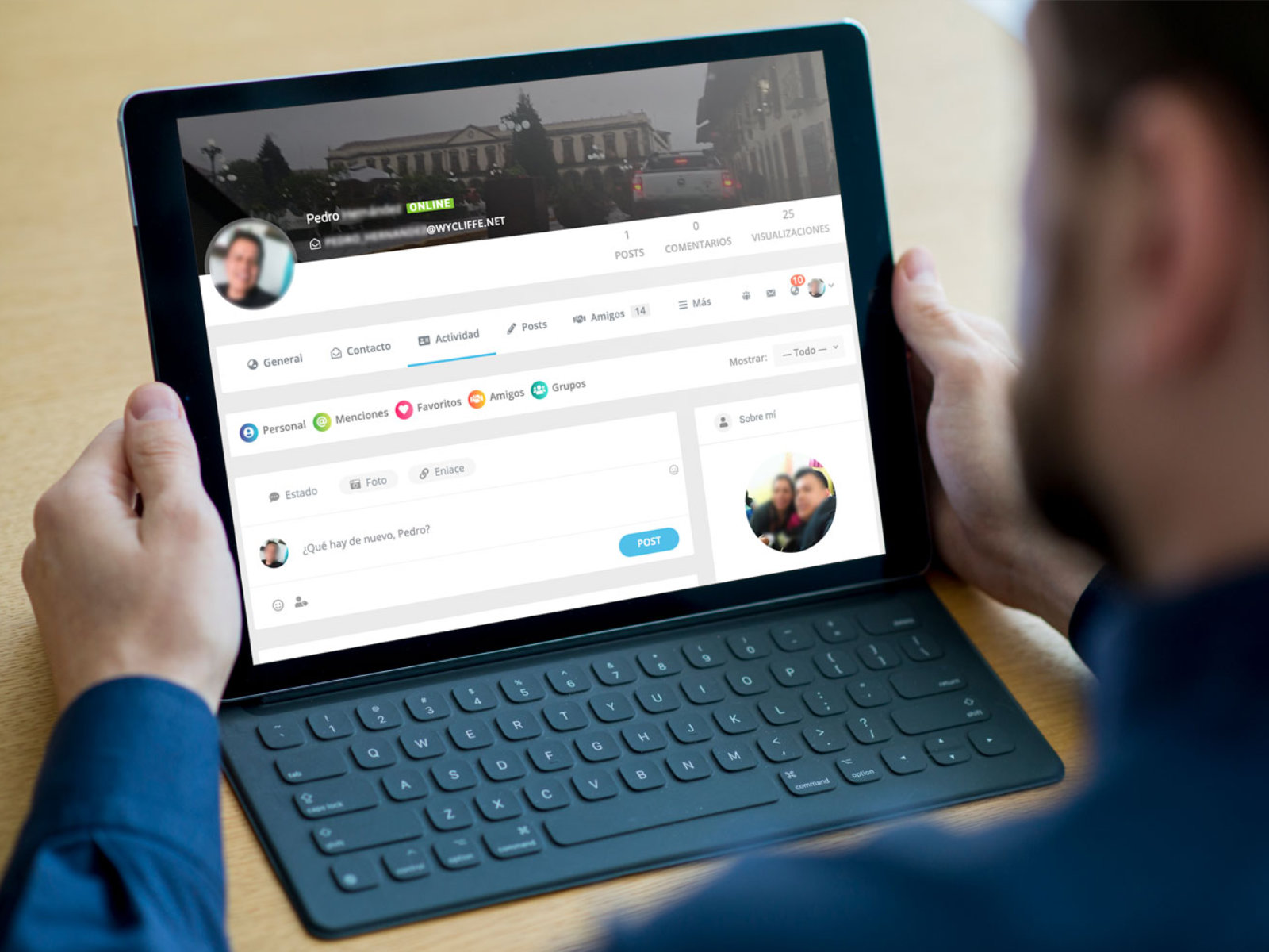 A member using Mi Comunidad, Wycliffe Global Alliance's platform — social network, courses, forums and messaging connecting colleagues across Latin America.